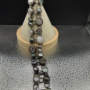 Elegant Silver and Black Bracelet with Flexible Design